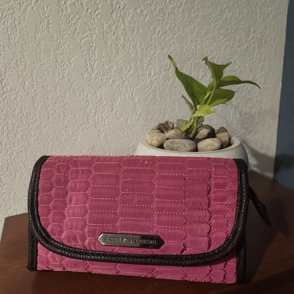 Aimee Kestenberg Pink Quilted Cosmetic Case - Picture 1 of 1